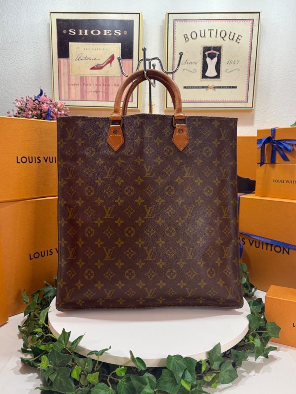 CHIC LOUIS VUITTON MONOGRAM GM TOTE! - Picture 11 of 17
